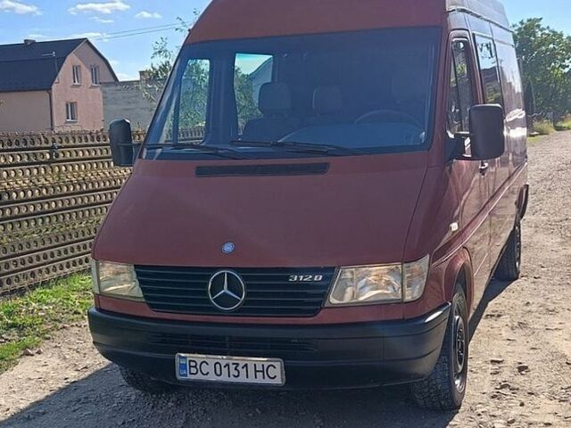 Красный Мерседес Sprinter, объемом двигателя 2.87 л и пробегом 898 тыс. км за 6300 $, фото 1 на Automoto.ua