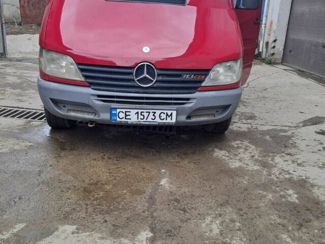 Красный Мерседес Sprinter, объемом двигателя 2.2 л и пробегом 450 тыс. км за 6000 $, фото 1 на Automoto.ua