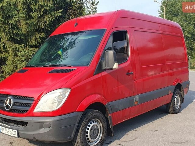 Красный Мерседес Sprinter, объемом двигателя 2.15 л и пробегом 500 тыс. км за 9000 $, фото 1 на Automoto.ua