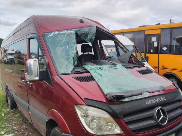Красный Мерседес Sprinter, объемом двигателя 2.7 л и пробегом 100 тыс. км за 4500 $, фото 1 на Automoto.ua