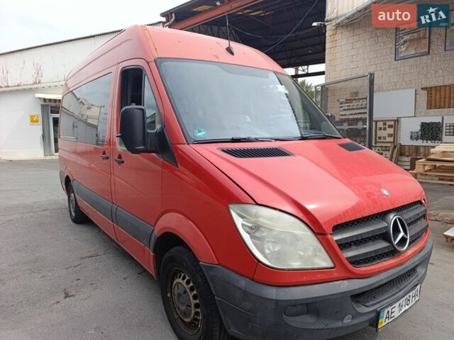 Красный Мерседес Sprinter, объемом двигателя 2.15 л и пробегом 230 тыс. км за 10495 $, фото 1 на Automoto.ua