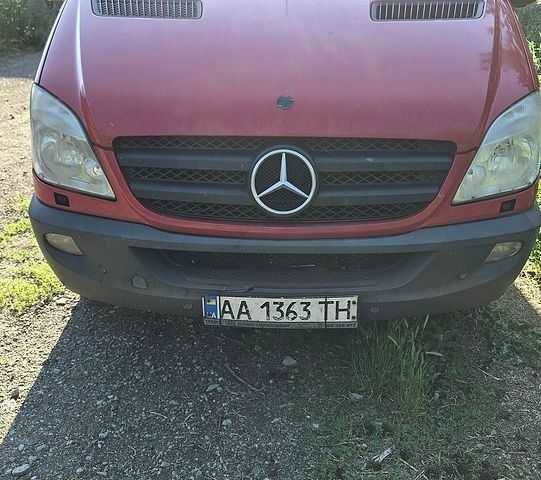 Красный Мерседес Sprinter, объемом двигателя 2.99 л и пробегом 414 тыс. км за 15000 $, фото 1 на Automoto.ua