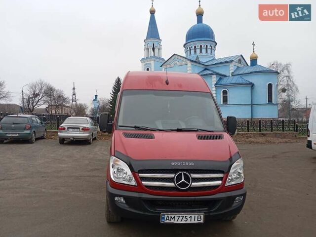 Красный Мерседес Sprinter, объемом двигателя 2.99 л и пробегом 470 тыс. км за 15699 $, фото 1 на Automoto.ua