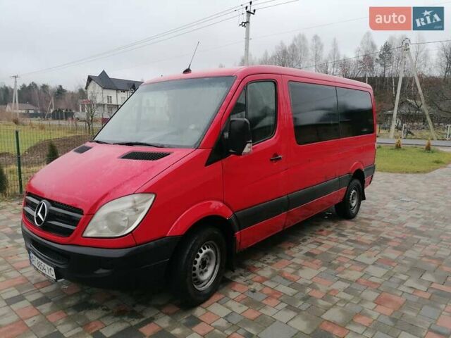Красный Мерседес Sprinter, объемом двигателя 2.14 л и пробегом 380 тыс. км за 11800 $, фото 1 на Automoto.ua