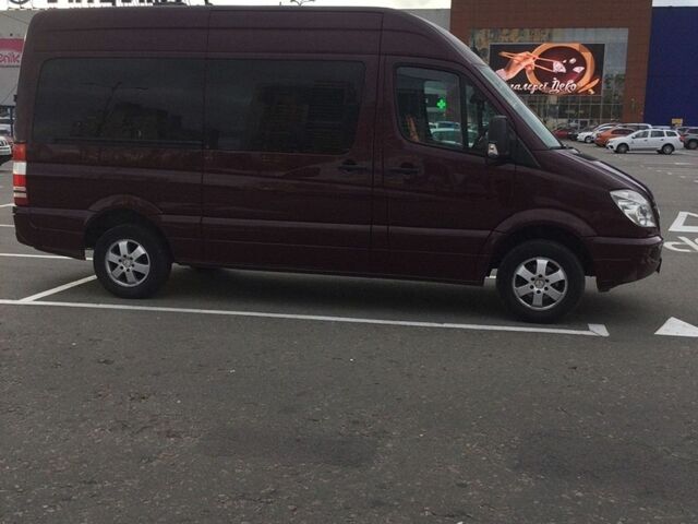 Красный Мерседес Sprinter, объемом двигателя 2.2 л и пробегом 263 тыс. км за 16000 $, фото 1 на Automoto.ua