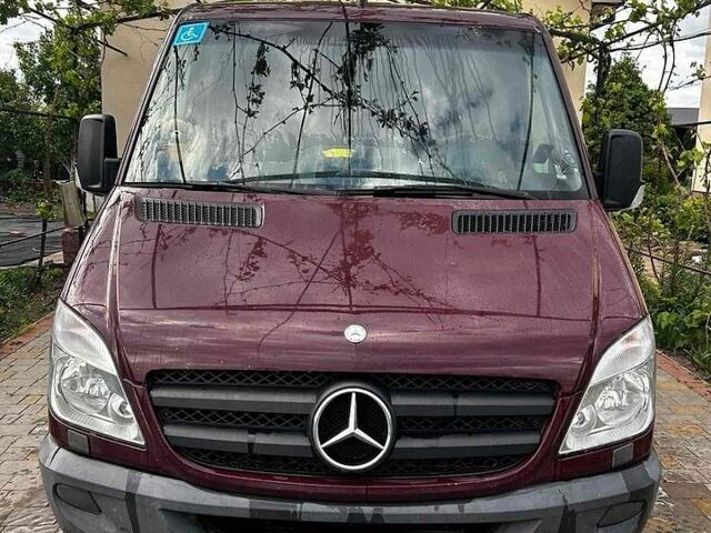 Красный Мерседес Sprinter, объемом двигателя 2.14 л и пробегом 306 тыс. км за 15500 $, фото 1 на Automoto.ua