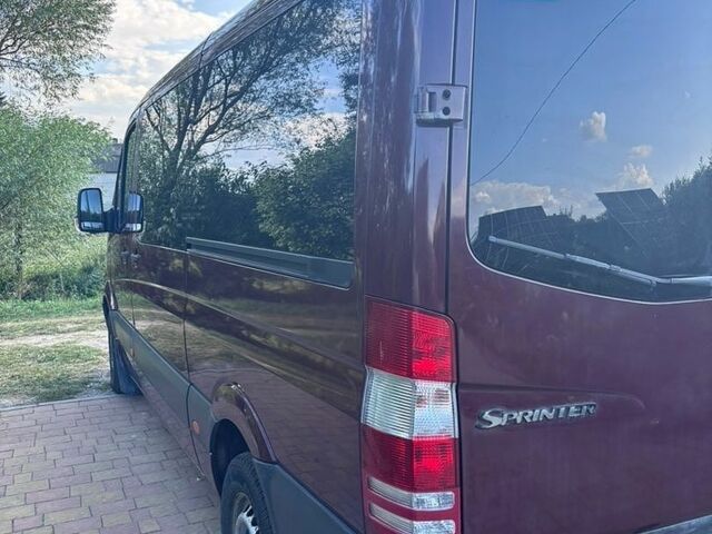 Красный Мерседес Sprinter, объемом двигателя 2.14 л и пробегом 306 тыс. км за 15500 $, фото 1 на Automoto.ua