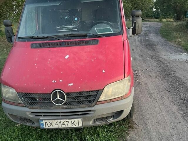 Красный Мерседес Sprinter, объемом двигателя 2.2 л и пробегом 373 тыс. км за 5000 $, фото 1 на Automoto.ua