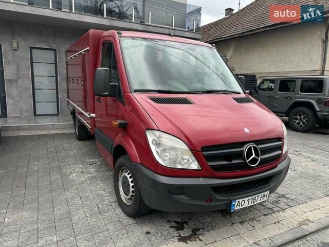 Красный Мерседес Sprinter, объемом двигателя 2.14 л и пробегом 320 тыс. км за 20759 $, фото 1 на Automoto.ua