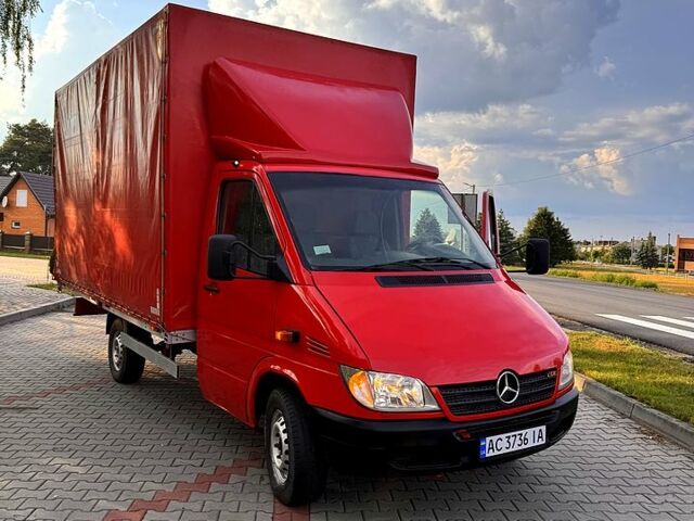 Красный Мерседес Sprinter, объемом двигателя 2.2 л и пробегом 550 тыс. км за 12000 $, фото 1 на Automoto.ua