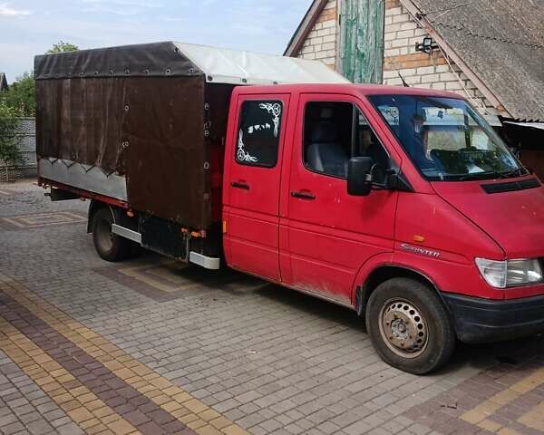 Красный Мерседес Sprinter, объемом двигателя 2.9 л и пробегом 755 тыс. км за 10000 $, фото 1 на Automoto.ua