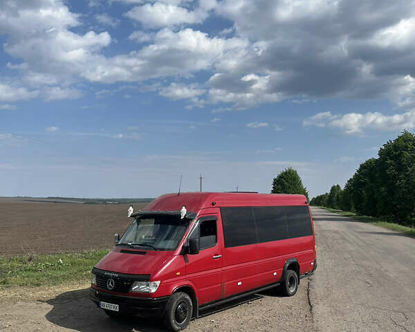 Красный Мерседес Sprinter, объемом двигателя 2.87 л и пробегом 250 тыс. км за 11500 $, фото 1 на Automoto.ua