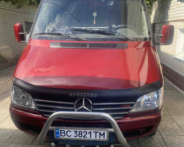 Красный Мерседес Sprinter, объемом двигателя 2.15 л и пробегом 220 тыс. км за 10500 $, фото 1 на Automoto.ua