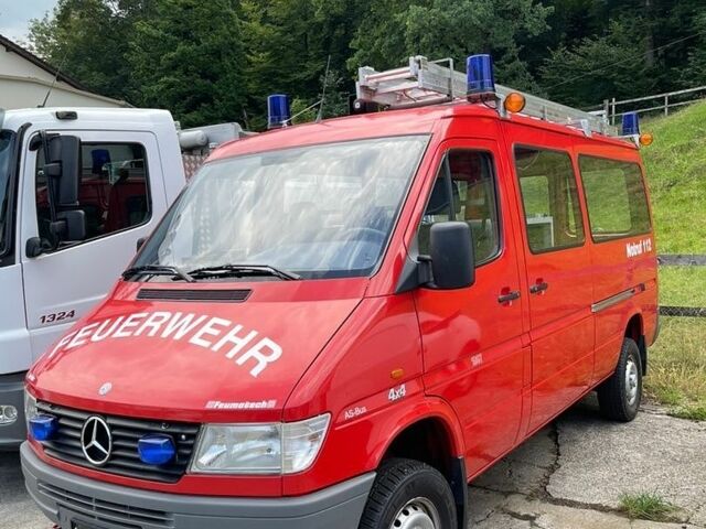 Красный Мерседес Sprinter, объемом двигателя 2.9 л и пробегом 21 тыс. км за 22000 $, фото 1 на Automoto.ua