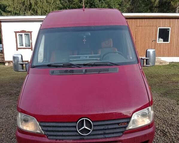 Красный Мерседес Sprinter, объемом двигателя 2 л и пробегом 250 тыс. км за 8500 $, фото 1 на Automoto.ua