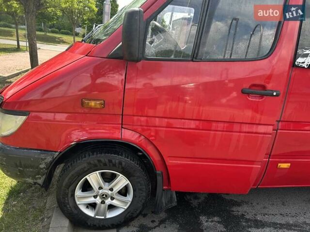 Червоний Мерседес Sprinter, об'ємом двигуна 2.69 л та пробігом 720 тис. км за 9000 $, фото 1 на Automoto.ua