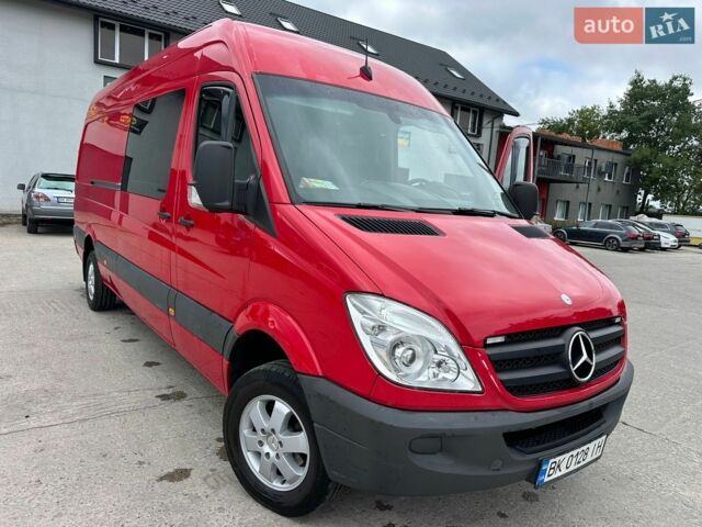 Красный Мерседес Sprinter, объемом двигателя 2.99 л и пробегом 498 тыс. км за 19500 $, фото 1 на Automoto.ua