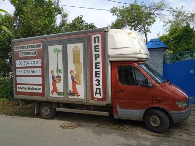 Красный Мерседес Sprinter, объемом двигателя 2.3 л и пробегом 300 тыс. км за 200000 $, фото 1 на Automoto.ua
