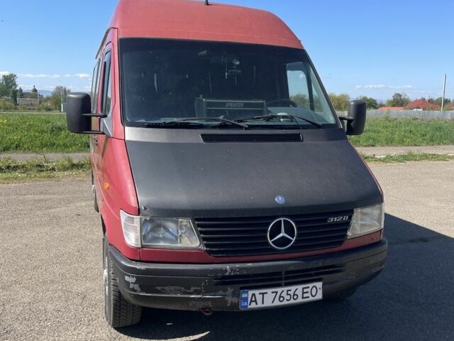 Красный Мерседес Sprinter, объемом двигателя 2.9 л и пробегом 682 тыс. км за 6200 $, фото 1 на Automoto.ua