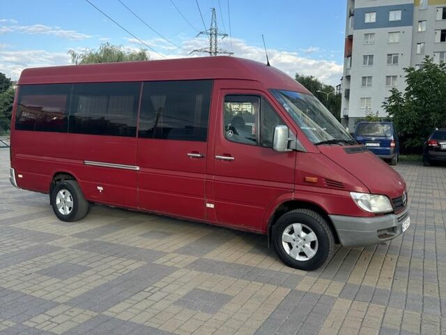 Красный Мерседес Sprinter, объемом двигателя 2.7 л и пробегом 540 тыс. км за 8900 $, фото 1 на Automoto.ua