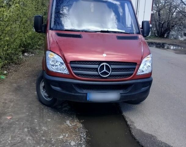 Красный Мерседес Sprinter, объемом двигателя 3 л и пробегом 240 тыс. км за 17500 $, фото 1 на Automoto.ua