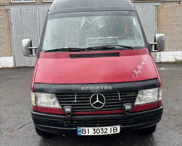 Красный Мерседес Sprinter, объемом двигателя 2.87 л и пробегом 500 тыс. км за 7900 $, фото 1 на Automoto.ua