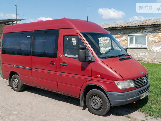 Червоний Мерседес Sprinter, об'ємом двигуна 2.9 л та пробігом 400 тис. км за 4850 $, фото 1 на Automoto.ua