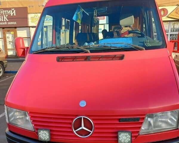 Красный Мерседес Sprinter, объемом двигателя 2.9 л и пробегом 90 тыс. км за 9000 $, фото 1 на Automoto.ua