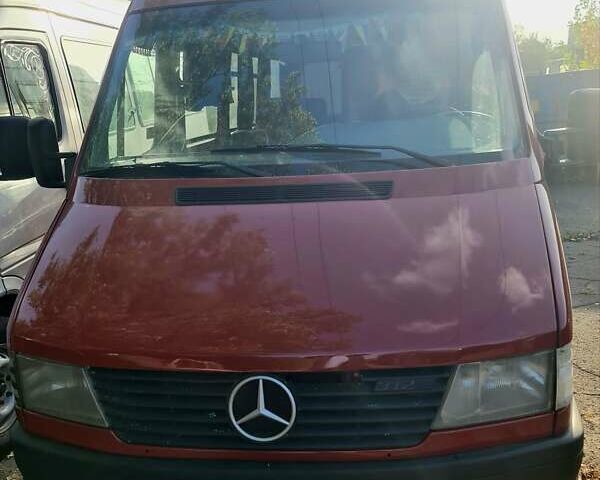 Красный Мерседес Sprinter, объемом двигателя 2.87 л и пробегом 500 тыс. км за 5300 $, фото 1 на Automoto.ua