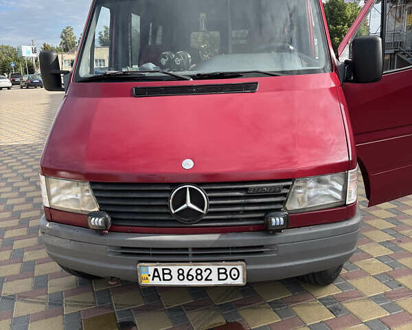 Красный Мерседес Sprinter, объемом двигателя 2.3 л и пробегом 558 тыс. км за 5500 $, фото 1 на Automoto.ua
