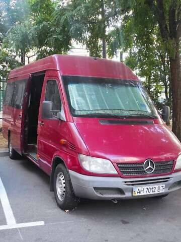 Красный Мерседес Sprinter, объемом двигателя 2.2 л и пробегом 460 тыс. км за 11000 $, фото 1 на Automoto.ua