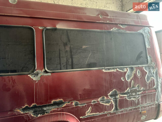 Червоний Мерседес Sprinter, об'ємом двигуна 2.4 л та пробігом 500 тис. км за 6000 $, фото 1 на Automoto.ua