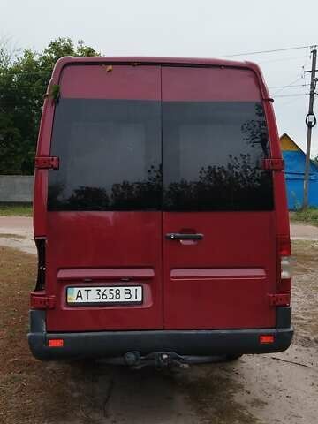 Красный Мерседес Sprinter, объемом двигателя 2.15 л и пробегом 237 тыс. км за 7500 $, фото 1 на Automoto.ua