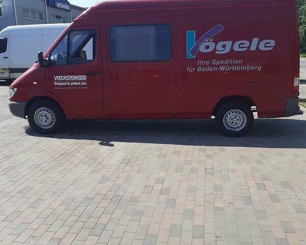 Червоний Мерседес Sprinter, об'ємом двигуна 2.1 л та пробігом 307 тис. км за 7500 $, фото 1 на Automoto.ua