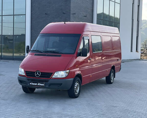 Красный Мерседес Sprinter, объемом двигателя 2.15 л и пробегом 420 тыс. км за 11000 $, фото 1 на Automoto.ua