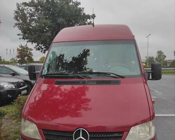 Красный Мерседес Sprinter, объемом двигателя 2.68 л и пробегом 134 тыс. км за 9400 $, фото 1 на Automoto.ua