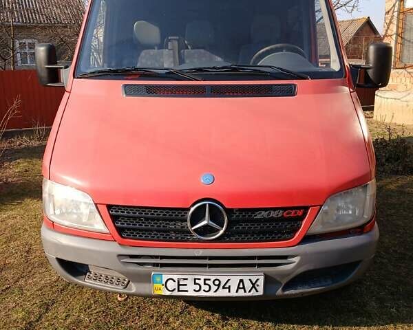Красный Мерседес Sprinter, объемом двигателя 2.2 л и пробегом 269 тыс. км за 8500 $, фото 1 на Automoto.ua