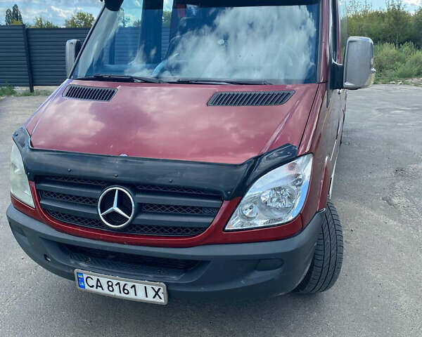 Красный Мерседес Sprinter, объемом двигателя 2.9 л и пробегом 300 тыс. км за 12799 $, фото 1 на Automoto.ua