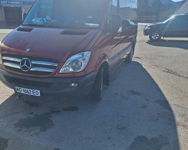 Красный Мерседес Sprinter, объемом двигателя 2.1 л и пробегом 900 тыс. км за 7700 $, фото 1 на Automoto.ua