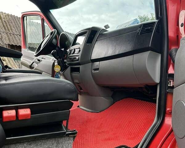 Красный Мерседес Sprinter, объемом двигателя 2.99 л и пробегом 400 тыс. км за 22500 $, фото 1 на Automoto.ua