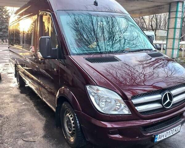 Красный Мерседес Sprinter, объемом двигателя 3 л и пробегом 100 тыс. км за 25000 $, фото 1 на Automoto.ua