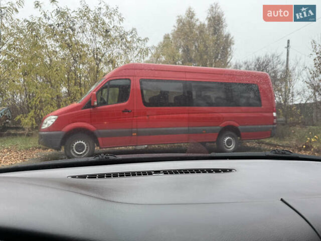 Красный Мерседес Sprinter, объемом двигателя 2.14 л и пробегом 345 тыс. км за 17500 $, фото 1 на Automoto.ua