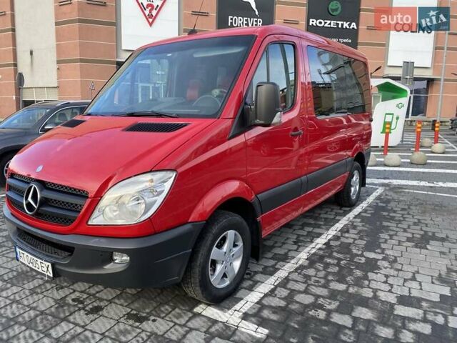 Красный Мерседес Sprinter, объемом двигателя 2.14 л и пробегом 315 тыс. км за 14999 $, фото 1 на Automoto.ua