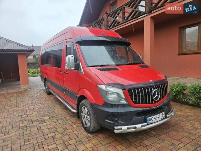 Красный Мерседес Sprinter, объемом двигателя 2.2 л и пробегом 330 тыс. км за 26500 $, фото 1 на Automoto.ua