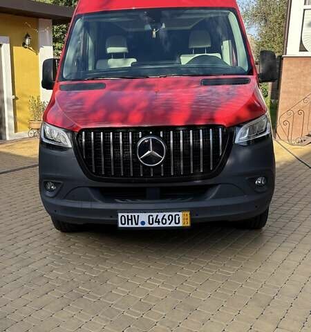 Красный Мерседес Sprinter, объемом двигателя 2.14 л и пробегом 310 тыс. км за 67499 $, фото 1 на Automoto.ua