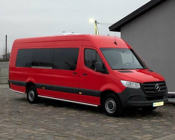 Красный Мерседес Sprinter, объемом двигателя 2.99 л и пробегом 340 тыс. км за 45500 $, фото 1 на Automoto.ua