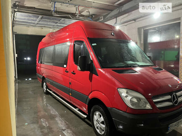 Красный Мерседес Sprinter, объемом двигателя 2.2 л и пробегом 490 тыс. км за 25000 $, фото 1 на Automoto.ua