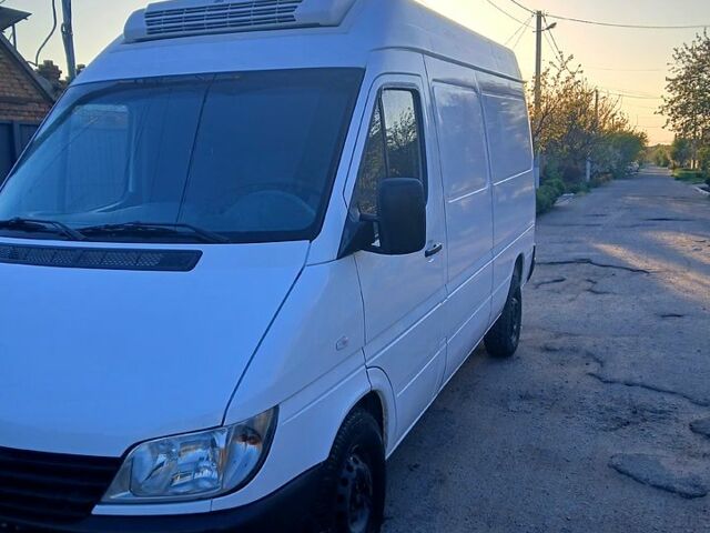 Мерседес Sprinter, объемом двигателя 2.7 л и пробегом 500 тыс. км за 9000 $, фото 1 на Automoto.ua