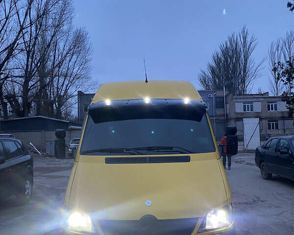 Мерседес Sprinter, объемом двигателя 2.2 л и пробегом 170 тыс. км за 14000 $, фото 1 на Automoto.ua