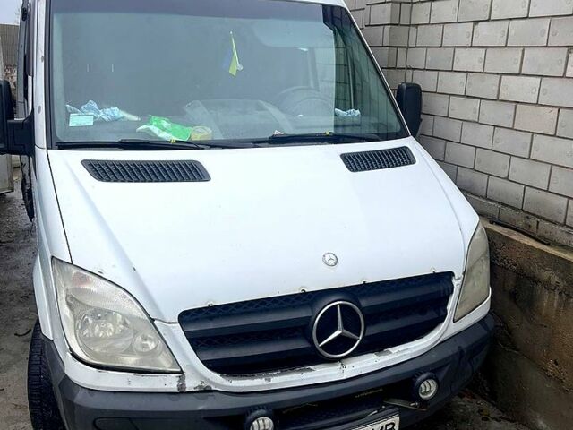 Мерседес Sprinter, объемом двигателя 2.2 л и пробегом 480 тыс. км за 7400 $, фото 1 на Automoto.ua